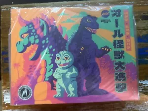 MONDO SDCC All Monsters Attack Soft Vinyl Cherry Blossom Glow In The Dark - Bild 1 von 7
