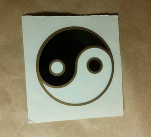 PEGATINA DE MÚSICA CLARA YIN YANG VINTAGE 1996 YUJEAN DORADO NEGRO BLANCO PEQUEÑO 2,5x2,5 - Imagen 1 de 1