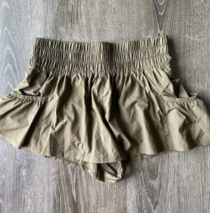 Nuevo FP Movement by Free People Get Your Flirt On Pantalones Cortos Talla Pequeña Verde Ejército - Imagen 1 de 2