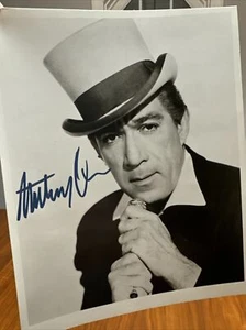"Foto de Anthony Quinn de 8x10"" rara firmada" - Imagen 1 de 3