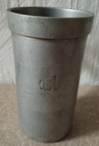 alter kleiner DDR Meßbecher Messbecher 0,5 Liter Alu Werkstatt Deko - Bild 1 von 8