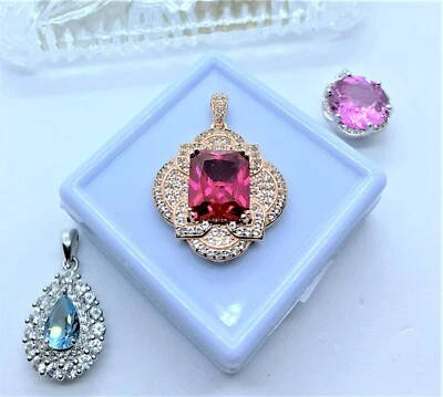 Colgante de rubí rojo birmano certificado 8 TCW en plata de ley enchapada en oro rosa de 18 quilates Foto 1 de 4