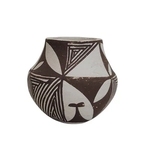 Miniature Acoma Pueblo Pottery Vase Signed Native American Brown on White A1 - Picture 1 of 11