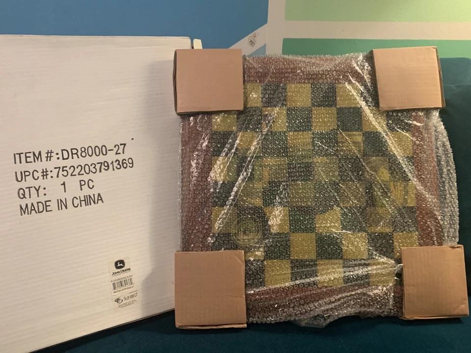 Expositor colgante de pared de madera completo juego damas John Deere 16 x 16" Foto 1 de 1