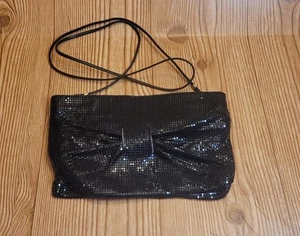 Borsa a tracolla vintage Whiting And Davis in rete nera con fiocco davanti - Foto 1 di 14