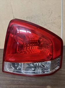 07 KIA SPECTRA PASAJERO DERECHO TRASERO LUZ TRASERA 924022F3 OEM - Imagen 1 de 8