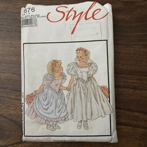1676 - Style Bridesmaid Dresses Child Girls Size 3 to 9 - Vintage Sewing Pattern - Picture 1 of 6