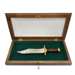 Franklin Mint John Wayne Commemorative Bowie Knife w/Wood Display Case & Key - Imagen 1 de 24