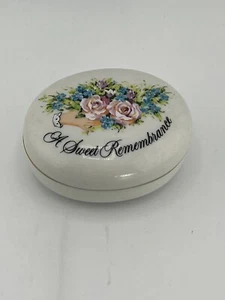 Porcelain Trinket Dish Avon Valentines Day 1982 A Sweet Remembrance Vintage - Picture 1 of 6