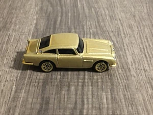 Hot Wheels Package Pull 2022 F•A•O Schwarz Gold Edition 1963 Aston Martin DB5 - Imagen 1 de 3