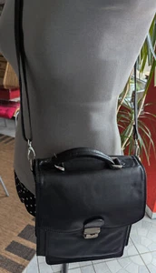 Sportlich Handtasche weiches Leder schwarz - Bild 1 von 8