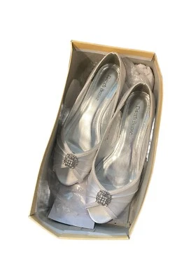 Sapatos de noiva 8,5 m Michaelangelo "KELSEY" tingível por David's Bridal - Imagem 1 de 4