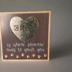 Wall Plaque Home Is Where Someone Runs To Greet You - Picture 1 of 3