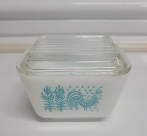 PYREX AMISH BUTTERPRINT Turquoise Rooster 501 Refrigerator Dish W/Lid 1.5 pt - Picture 1 of 8