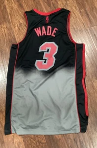 JERSEY BASKETBALL 🏀 MIAMI HEAT NBA Jersey Dwayne Wade No 3 S White Red Adidas - Picture 1 of 4