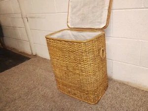 Vintage Natural Wicker Hamper Woven Hinged Lid - Picture 1 of 7