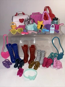 Barbie Bratz Muñeca Accesorios Carteras Botas Zapatos Pelota Taza Gafas de sol Cepillos Etc - Imagen 1 de 19