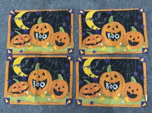 Juego de 2 manteles individuales acolchados de Halloween boo murciélagos arañas estrellas calabazas brillantes - Imagen 1 de 9