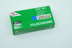 Fuji Velvia Rollfilm 120, caducidad 12/2003. Almacenado congelado. - Imagen 1 de 3