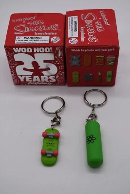 (Paquete de 2) Los Simpson: 25 Aniversario - Llaveros - Monopatín y Uranio --NUEVO Foto 1 de 2