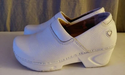 Zuecos para mujer Nurse Mate de cuero blanco talla 6 M  Foto 1 de 4