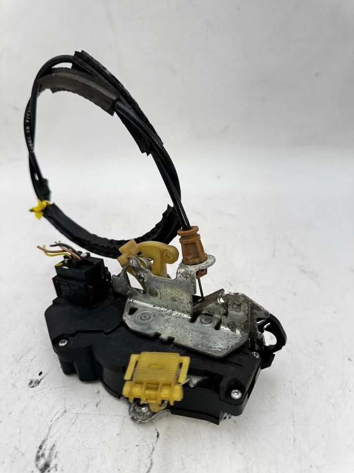 2008 CHEVROLET AVALANCHE FRONT RIGHT DOOR LOCK ACTUATOR OEM - Image 1 of 4