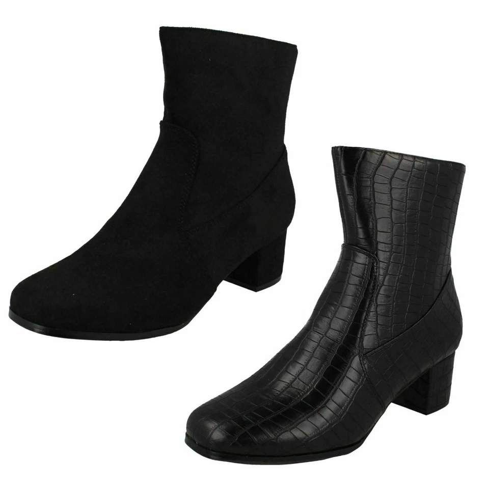 Botas al tobillo Spot On negras de cocodrilo PU/MF de tacón ancho para dama: F51086 Foto 1 de 1