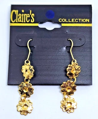 NUEVO Pendientes colgantes de tres flores de oro de Claire's Foto 1 de 4