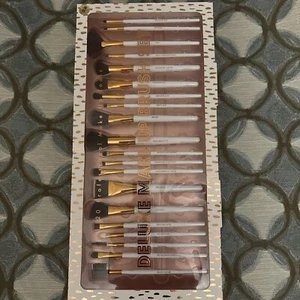 Deluxe Makeup Brushes Set - Picture 1 of 3