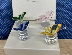 H&D HYALINE & DORA Set 4 piezas Cristal Mariposa Voladora con Base de Bola Estatuilla  - Imagen 1 de 4