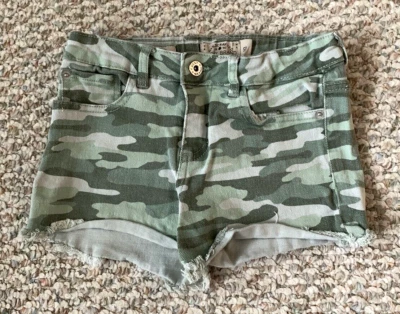 Lucky Brand Girls Green Camo Stretch Shorts Size 10 - Image 1 of 4