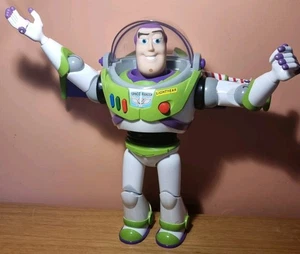 Disney Toy Story Buzz LightYear Karate Tagliare Space Ranger Luci Suoni - Foto 1 di 5