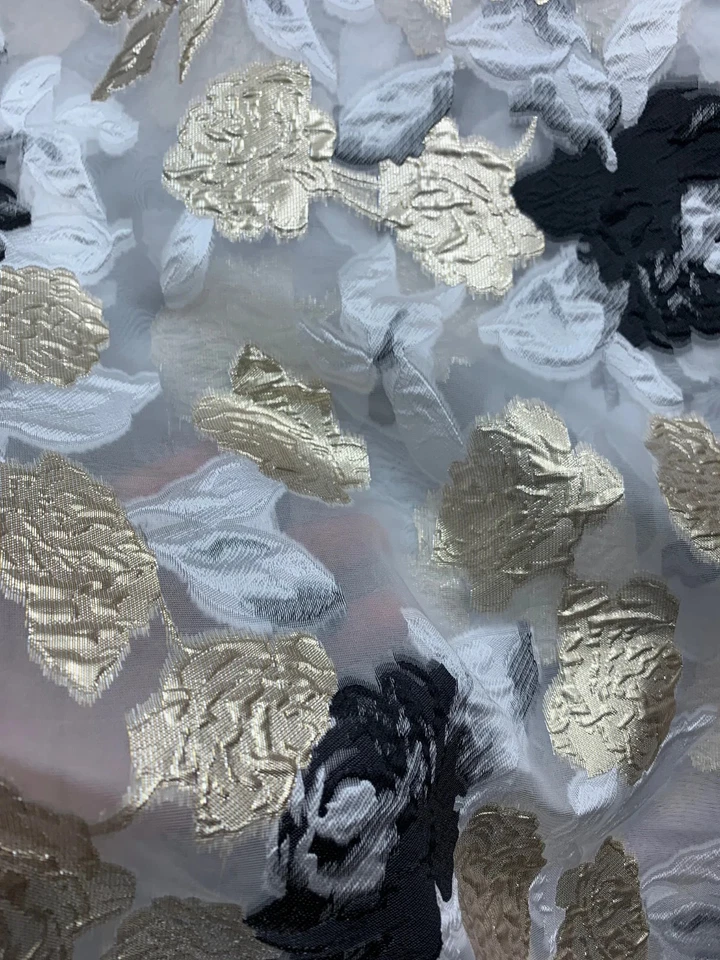 Tela brocado organza floral ORO BLANCO NEGRO (56 pulg.) Vendido por yarda Foto 1 de 1