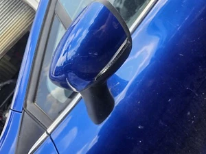 RENAULT CLIO MK4 TÜRSPIEGEL BEIFAHRERSEITE ELEKTRISCH ANKLAPPBAR IN BLAU OFF A GT LINE  - Bild 1 von 3