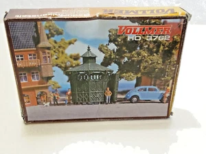 VOLLMER ( 3762 ) MODELL EINER ÖFFENTLICHEN TOILETTE NEU IN BOX H0 - Bild 1 von 3