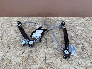 FORD MUSTANG GT 2024-2026 OEM RIGHT PASSENGER DOOR WINDOW REGULATOR WITH MOTOR - Picture 1 of 9