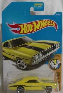 Dodge Charger 500 1969 modelo fundido a presión escala 1:64 de Muscle Mania de Hot Wheels - Imagen 1 de 7