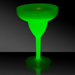 1 GRÜN LEUCHTENDER MARGARITA GLAS Plastikbecher Leuchtspielzeug Party Rave Leuchtstab - Bild 1 von 1