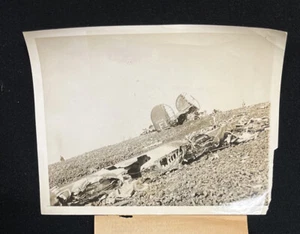 Zweiter Weltkrieg, 1943 Pressefoto Wrack B-24 Bomber, Tötung von General Frank Andrews - Bild 1 von 3