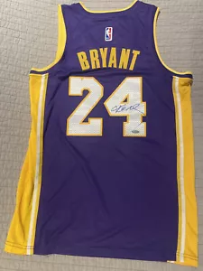Kobe Bryant Signed Lakers #24 Jersey Steiner Sports Memorabilia - Picture 1 of 6