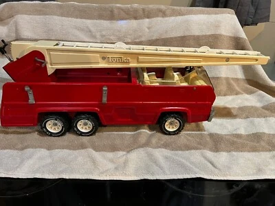 Vintage 1970s Tonka Metal Firetruck Ladder truck - Image 1 of 4