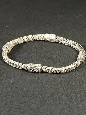 "Brazalete de lujo de oro 925 de 18 quilates con cuatro estaciones de zafiro negro de 7 1/2"" John Hardy" Foto 1 de 4