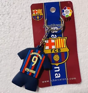 Robert LEWANDOWSKI KeyChain / Jersey Style PVC Keyring With FC BARCELONA #9 - Picture 1 of 3