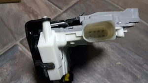MECANISMO ACTUADOR CERRADURA PUERTA DELANTERA IZQUIERDA AUDI A3 8P, A6 C6, A8 4E 8E2837015AA - Imagen 1 de 7