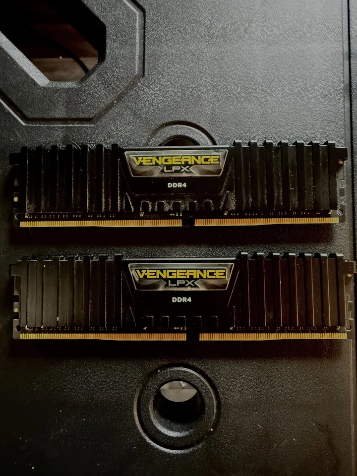 Corsair Vengeance LPX DDR4 RAM 16GB (2 x 8GB) 3000MHz - Image 1 of 3