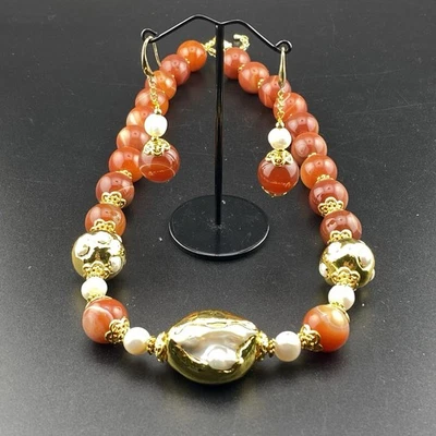 Hermoso collar y pendientes de latón hechos a mano de ágata y perlas de agua de cornalina Foto 1 de 4