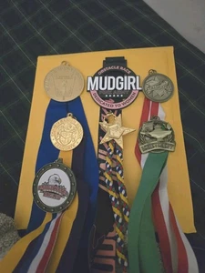 Lote de 7 Medallas de Premio Sociedad Nacional de Honor Graduación Deportes MudGirl Obstáculo - Imagen 1 de 3