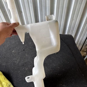 ✅️ WINDSCREEN WASHER BOTTLE 2013 FORD FIESTA MK7 8A6117B613AF ▪︎26 - Picture 1 of 4