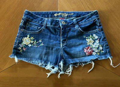 Pantalones Cortos Para Mujer Arizona Jean Corte Floral Bordado Puños Talla 9 Cintura 30-32 Foto 1 de 4
