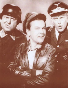 HOGAN'S HEROES POSTER PRINT Cast Shot with Bob Crane  - Bild 1 von 1